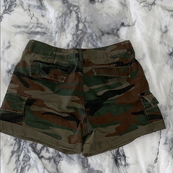 F21 camo utility shorts - size 28 - Picture 2 of 4